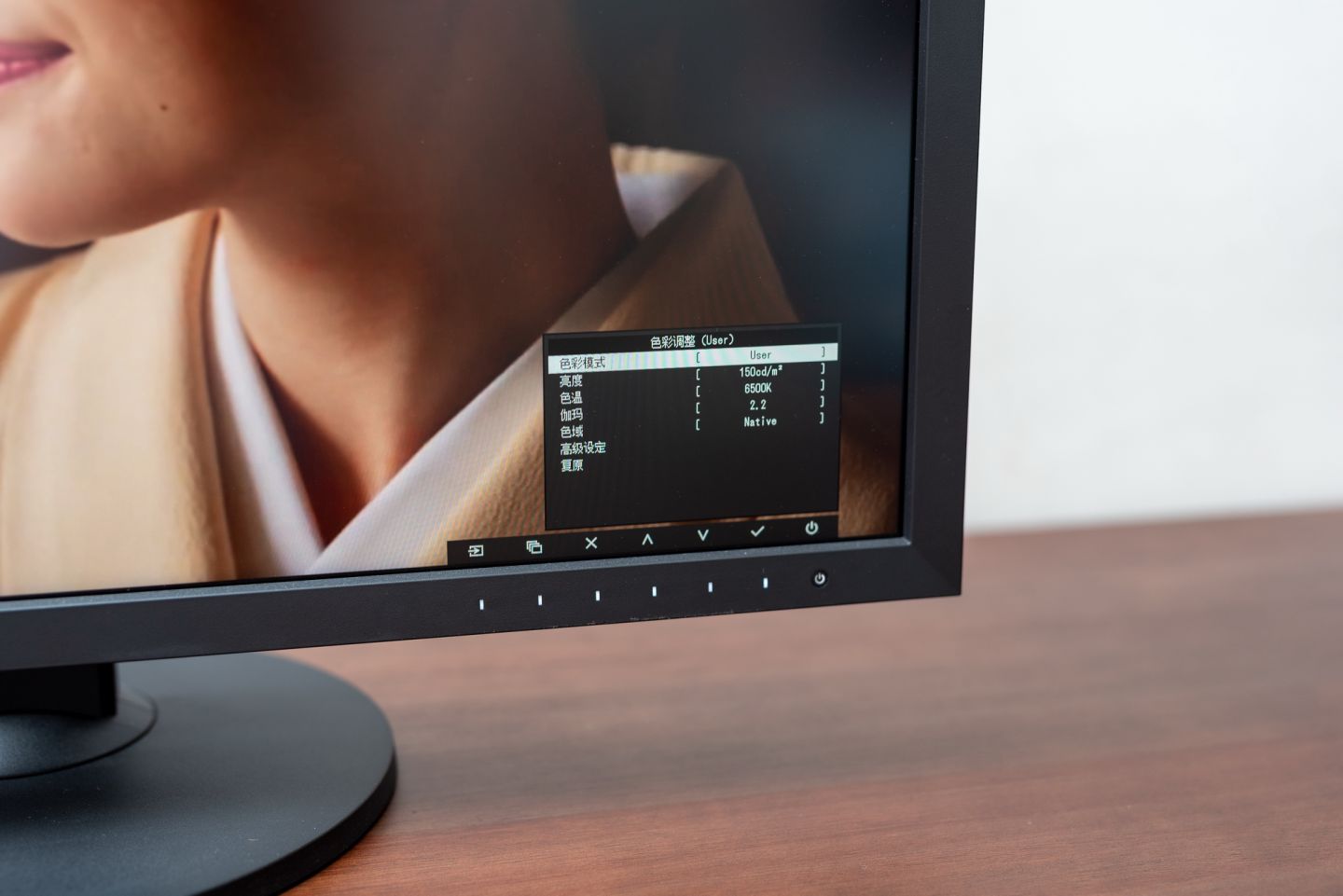 艺卓cs2740显示器亮度设置为多少,艺卓入门级2460显示器值得买吗