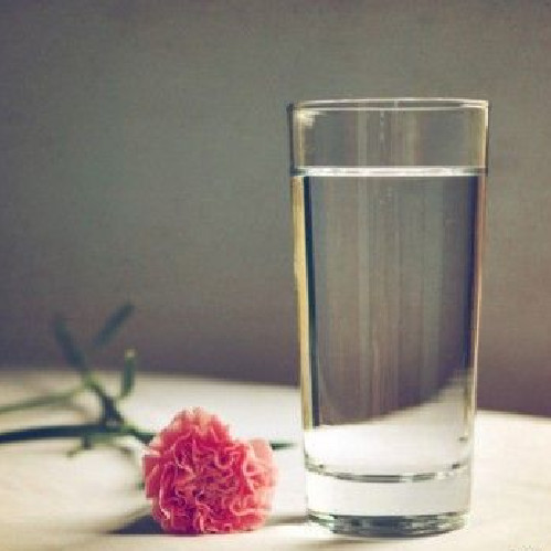 含弱碱性水对人体好吗,天然弱碱性富硒水