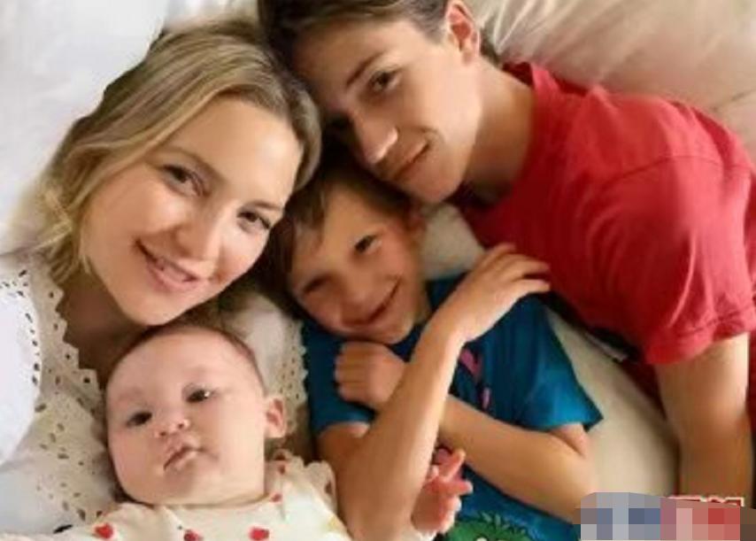 42岁美国女星再订婚，与小7岁男友已有近3岁女儿，情史丰富有三子