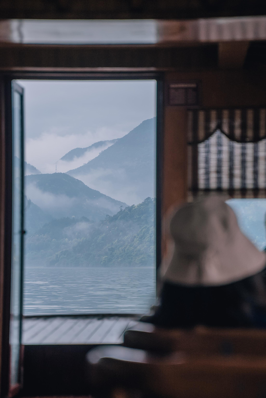 孙俪邓超冬季旅游照片,严子陵钓台孙俪