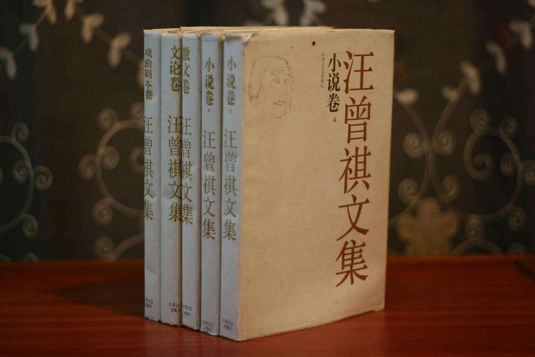 挂科、酒鬼、瘾君子，让闻一多伤心、沈从文推崇，终成散文大师