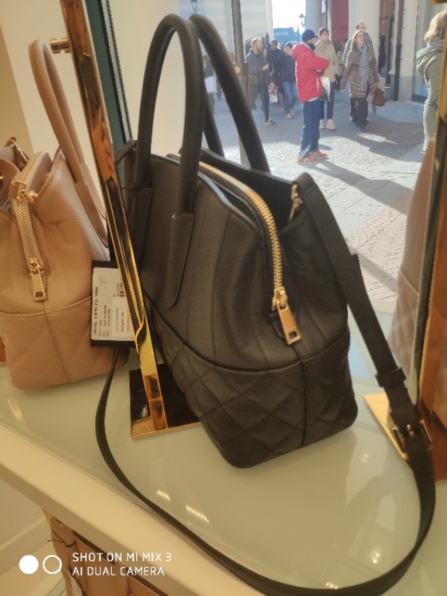 furla包包白色,furla包包属于什么档次