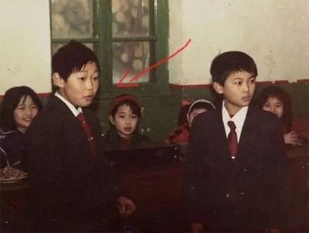 他曾离家出走,街头卖唱,今靠《屌丝男士》走红,屌丝逆袭成导演