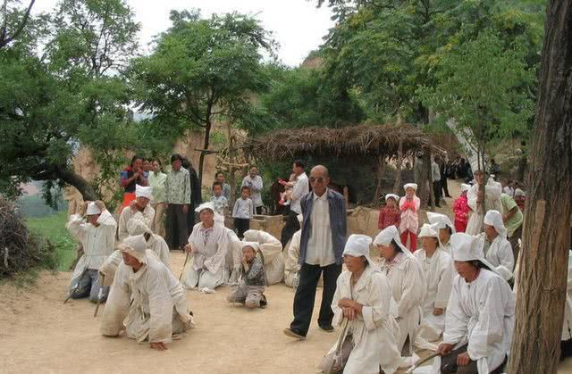 哭丧棒是哪个地方的风俗,家有丧事还去别人家随礼吗