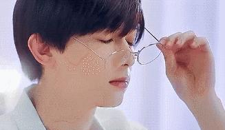 这个可盐可甜可狼的94年小鲜肉，简直就是漫画里走出来的男主角！