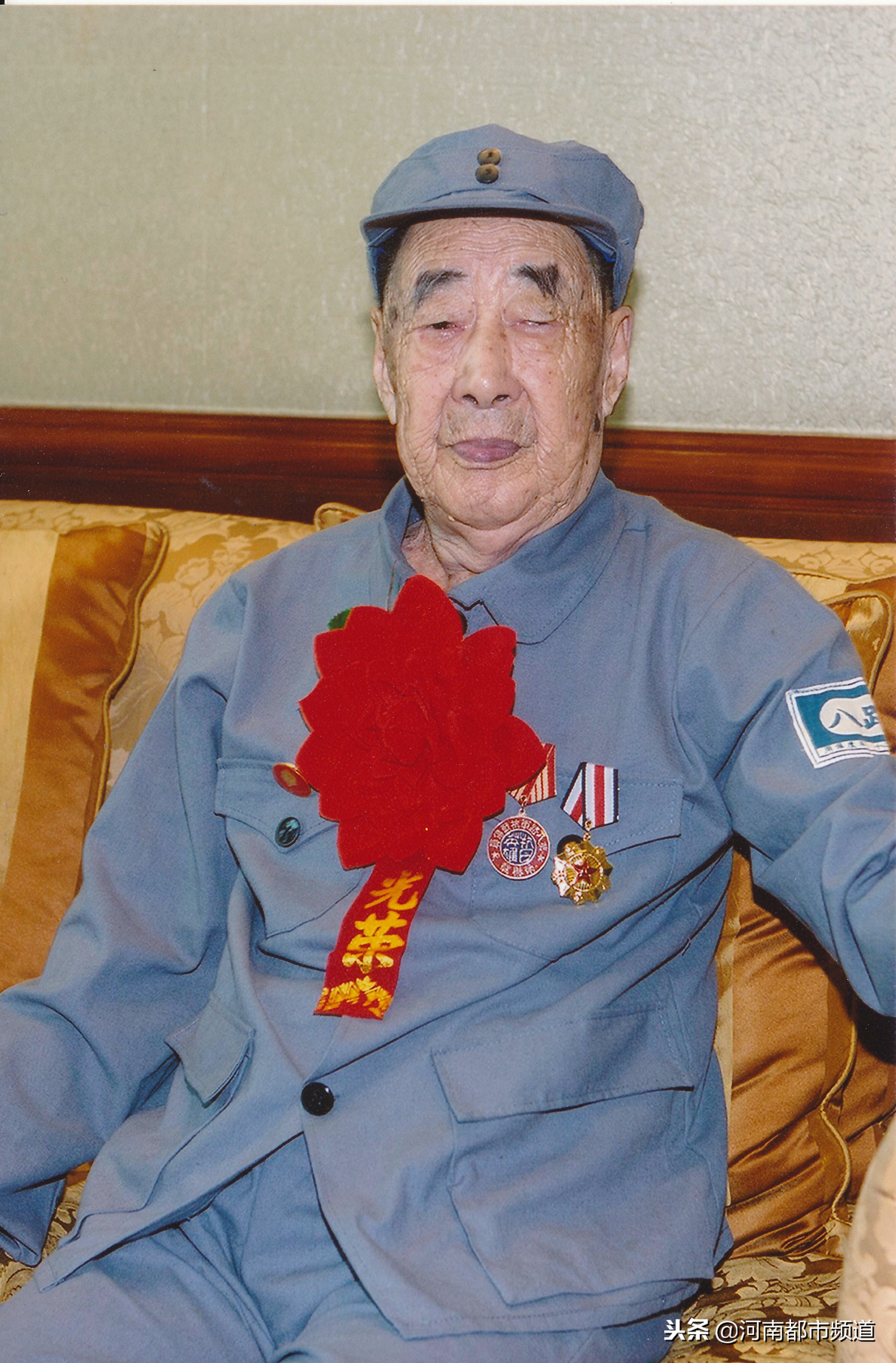 许家印回乡报师恩完整版,许家印的师恩