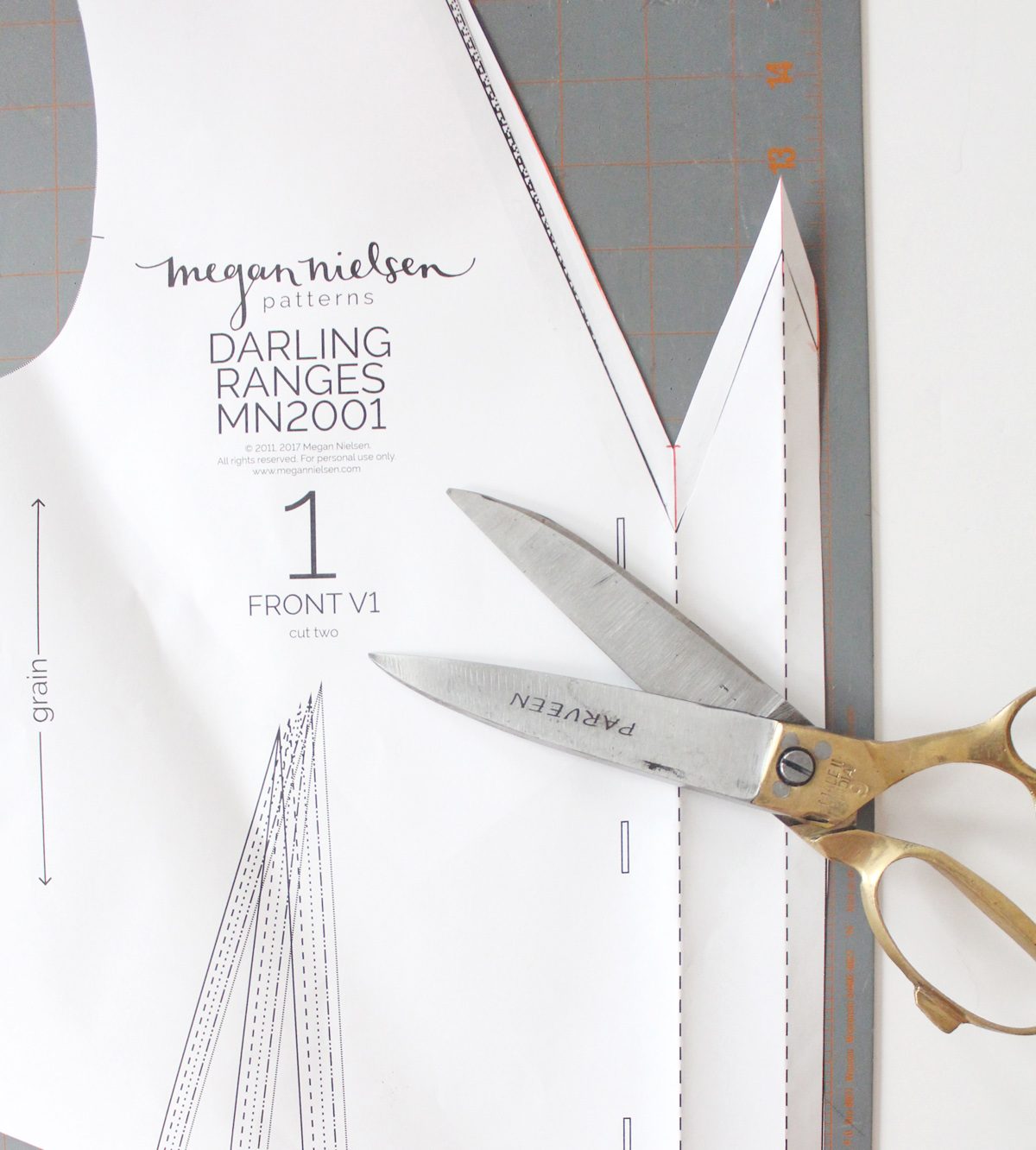 一般的衣服领口大了怎么改小妙招,衣服领口大了怎么办简单又好看