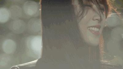 冬季穿一身白超时髦，和周雨彤学习白色服饰搭配，清纯又显白