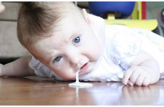 新生儿宝宝受凉了有哪些症状,新生儿受凉怎么治