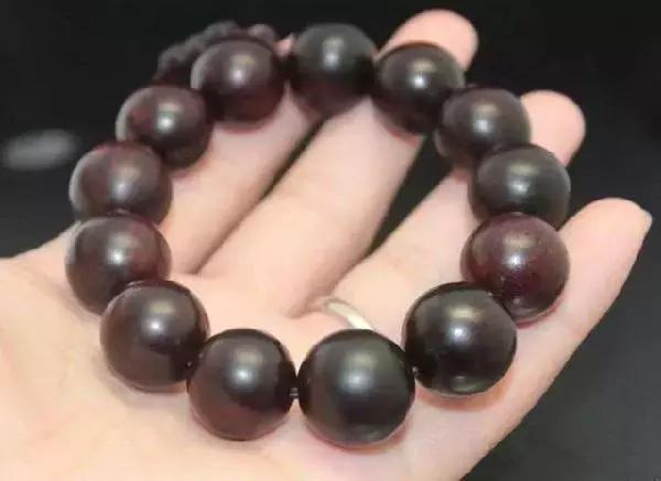 小叶紫檀手串怎么越盘越黑,小叶紫檀怎么盘出黑斑纹