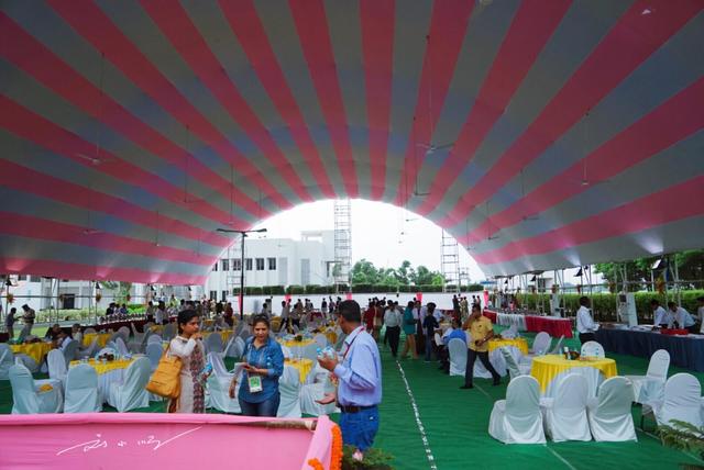 中国游客去吃印度美食,中国人吃印度菜的反应