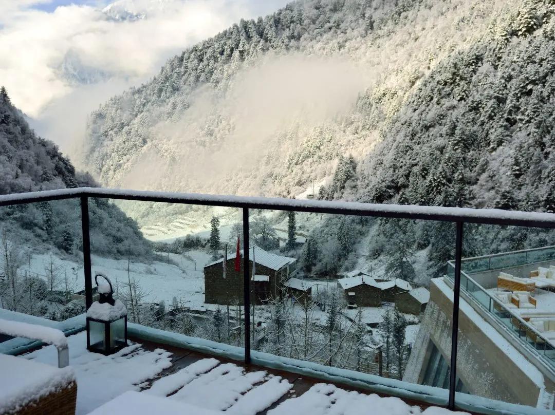 川西泡温泉看雪景,川西12月份最佳雪景泡温泉的地方