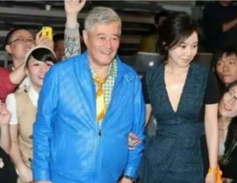 49岁闫妮与赵本山近况,闫妮自曝曾与赵本山关系