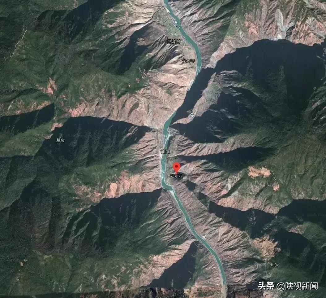 山火发生和救援时惊心动魄的过程,扑火队火场