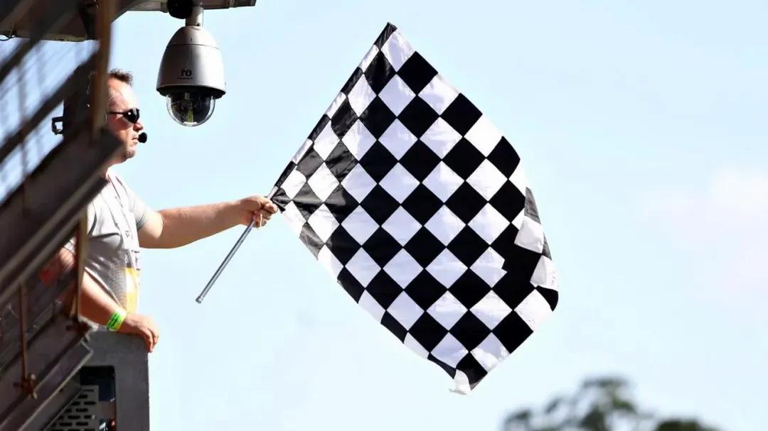 f1赛车终点旗颜色,f1比赛旗帜各代表什么