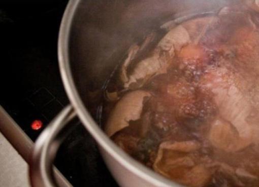 姑娘在街头卖“*袜丝**鸡蛋”,食客直言反胃,成品出来后却被众人夸