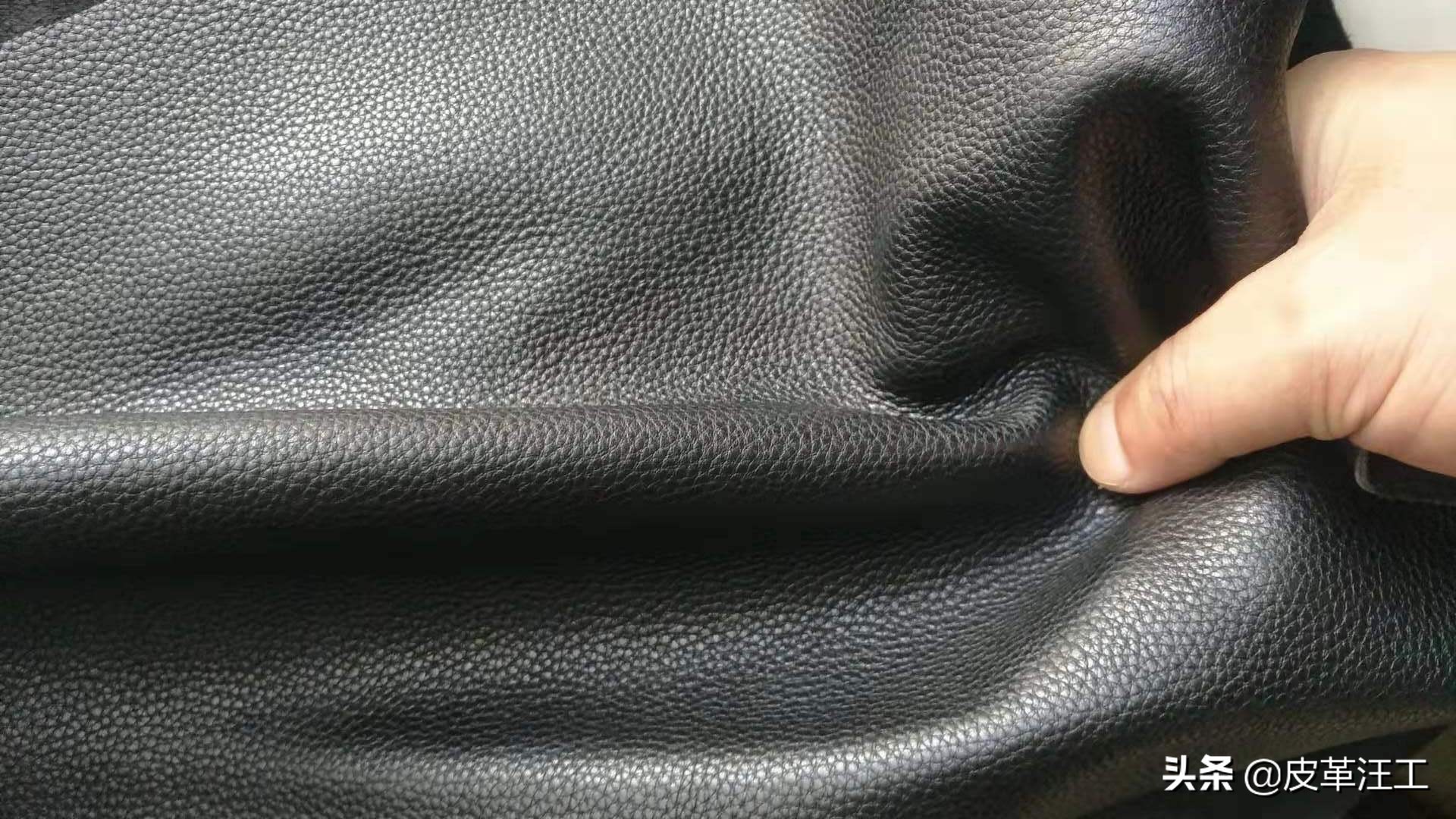 皮包怎么分辨牛皮和人造皮的区别,明明白白消费话术