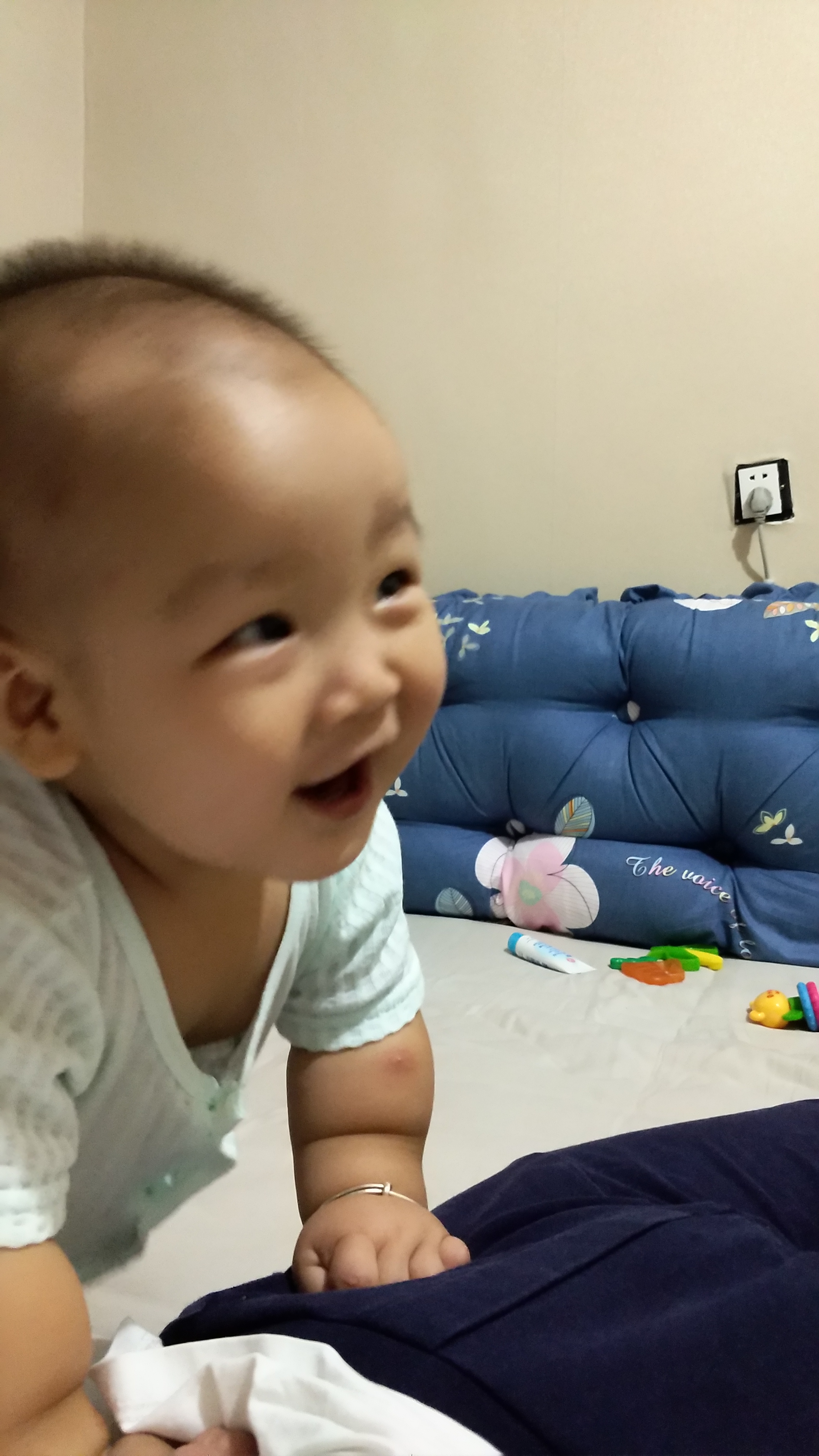 九个月宝宝发育训练,九个月的宝宝护理注意事项和辅食