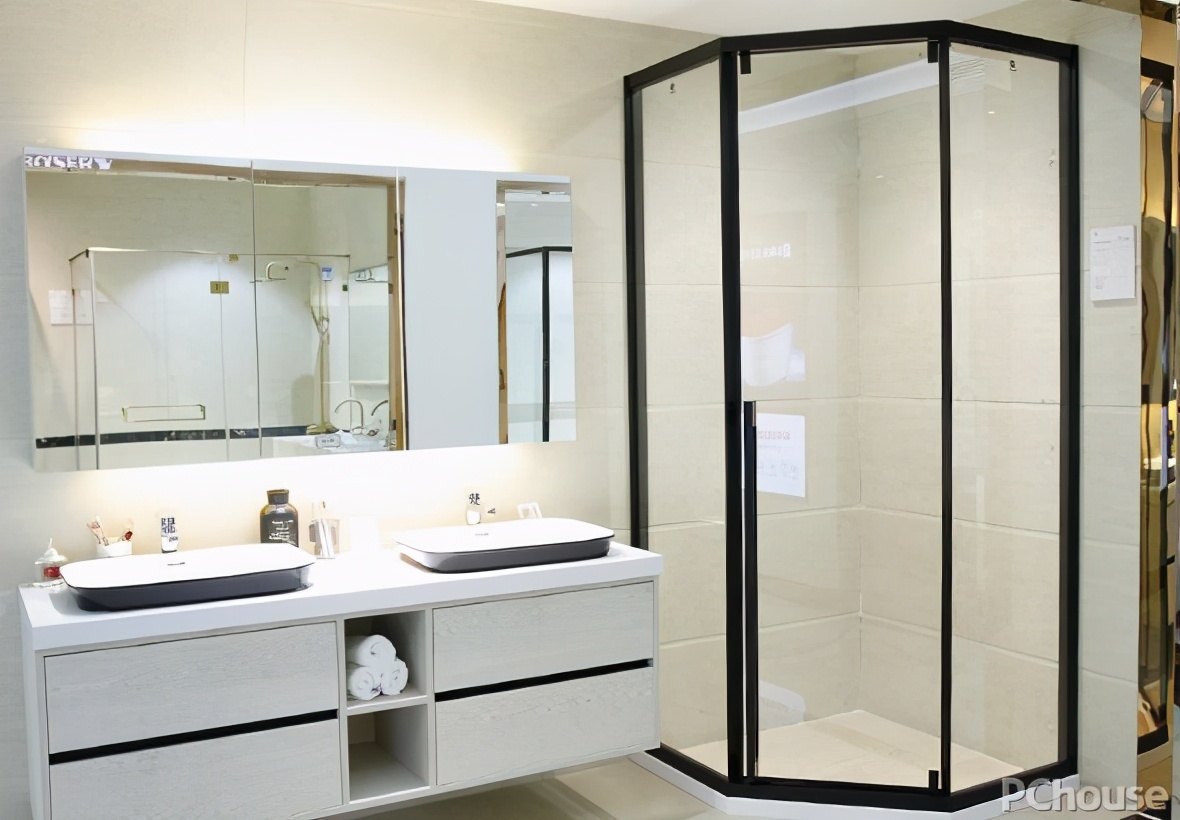 卫浴间淋浴房,扇形淋浴房跟圆弧形淋浴房哪个好