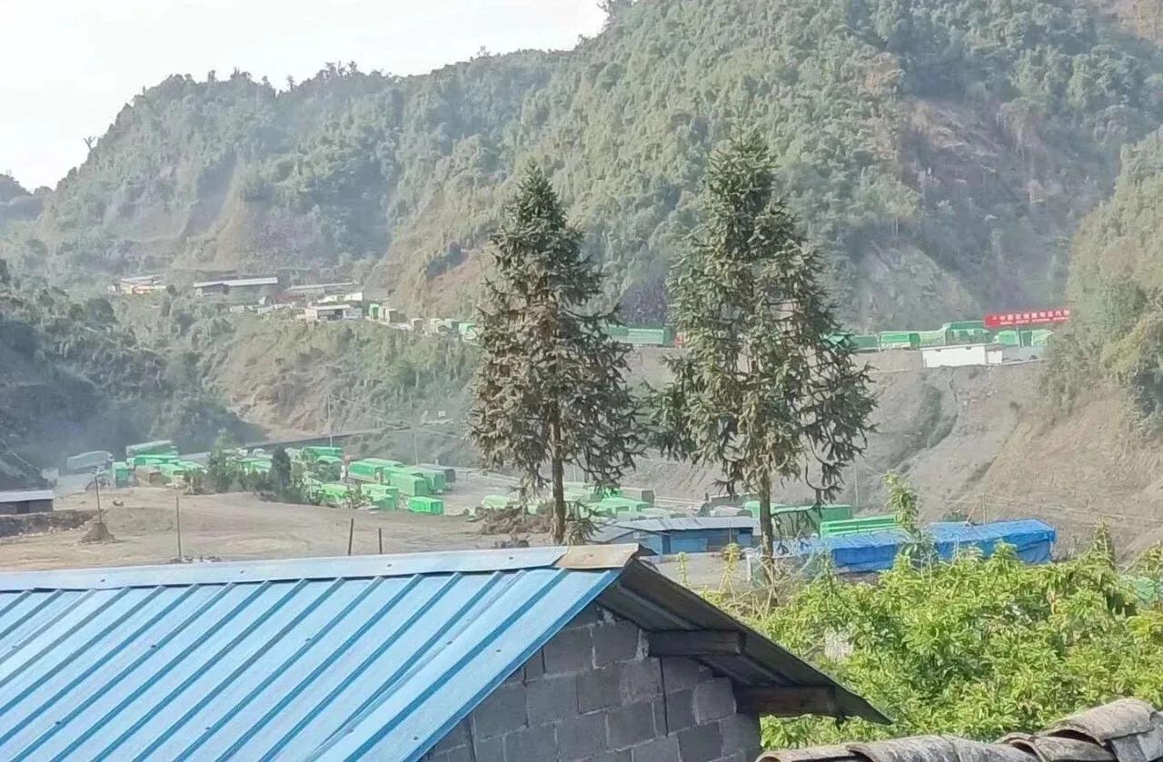 涓紖杈瑰棣欒晧,涓紖杈瑰钑夊啘