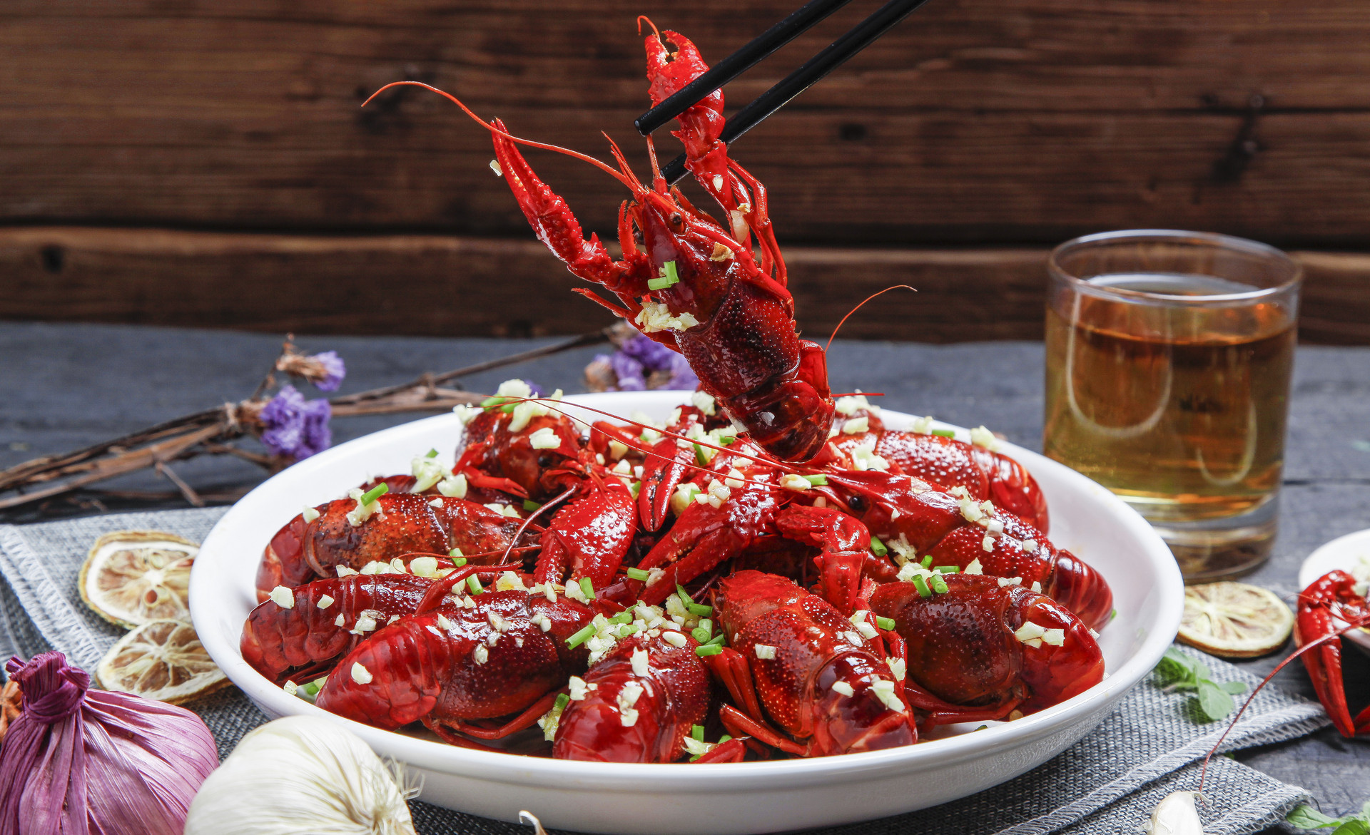 今天我们吃什么?小龙虾怎么样