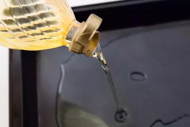 用塑料瓶抽油烟机一年不用洗,抽油烟机清洗方法用塑料瓶