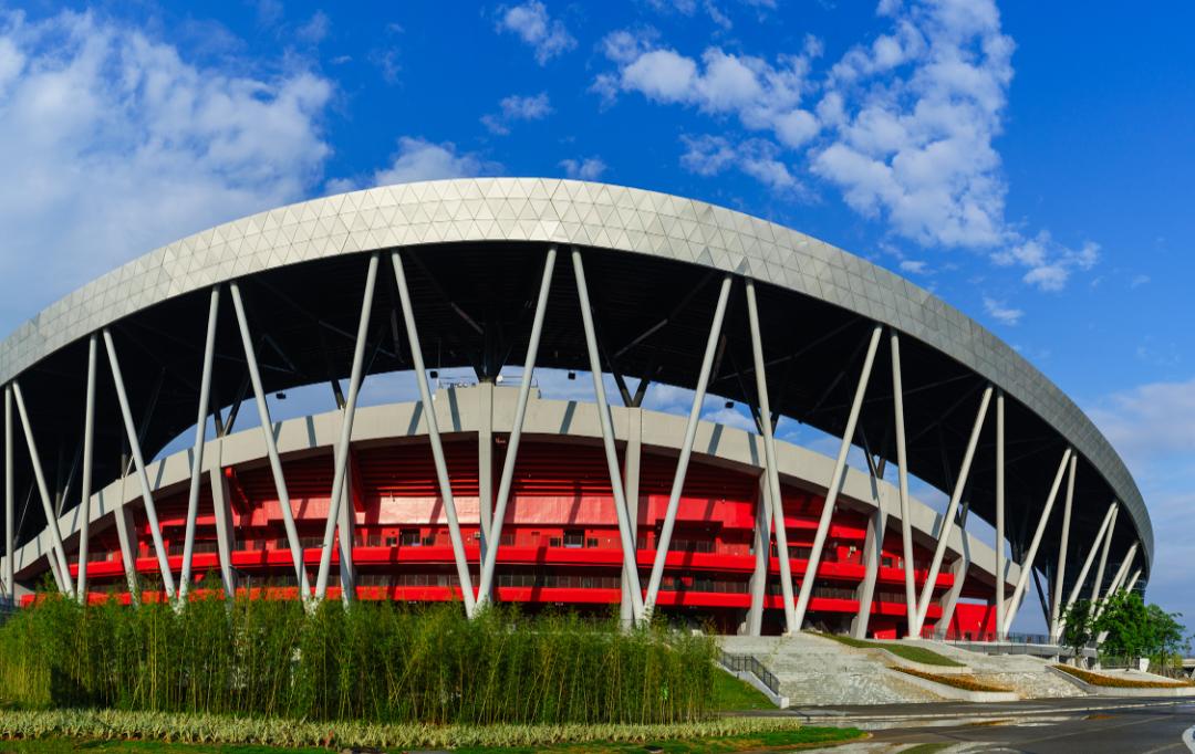 全域旅游星空屋顶“砚生水墨”.来肇庆新区体育中心领略现代美学
