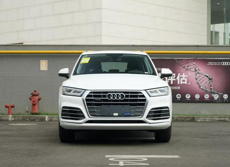 奥迪q5l40豪华动感型车模,奥迪q5l4s店模型展车