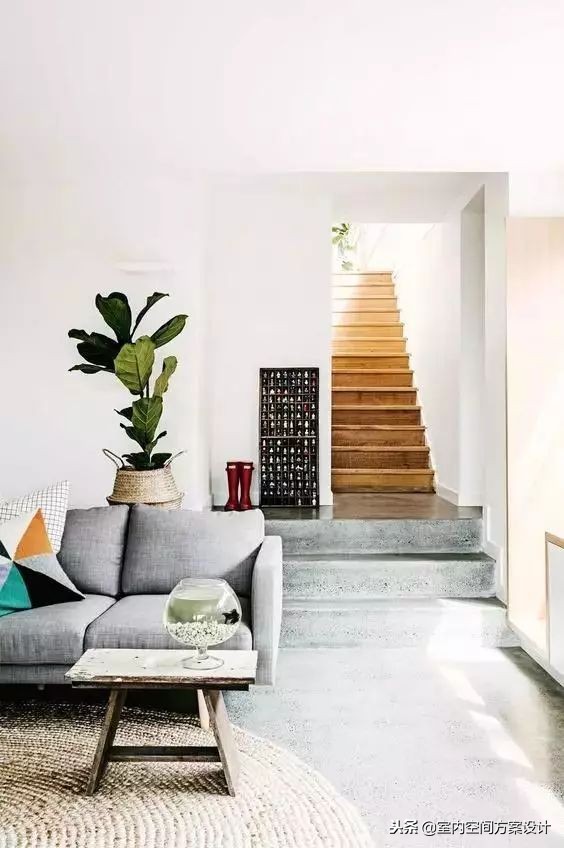 高强度自流平水泥施工方法,彩色水泥自流平地面施工视频