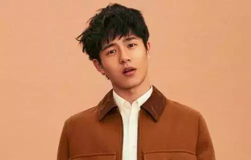 朱一龙推荐香水视频,朱一龙香水男人用还是女人用