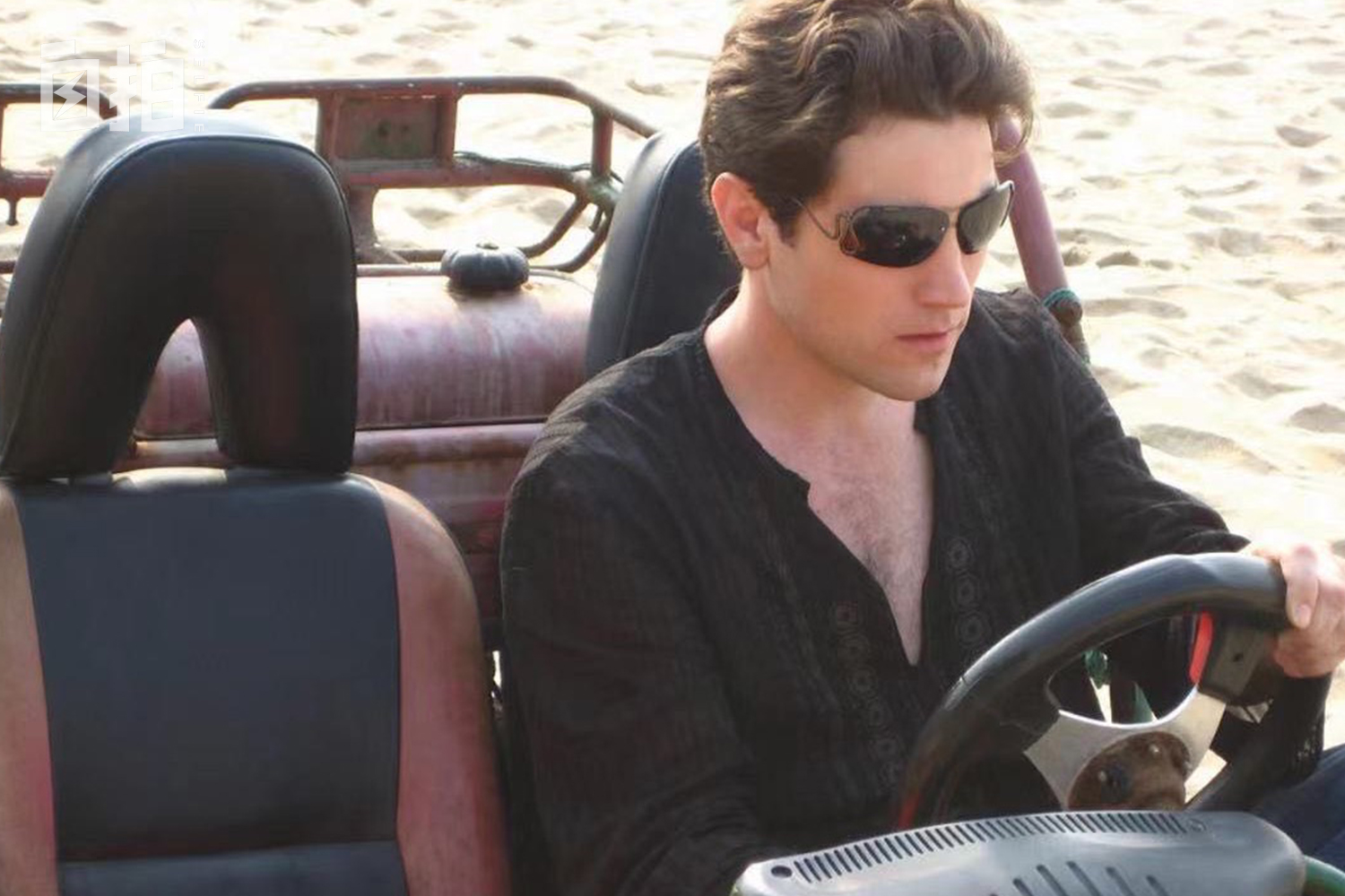 我叫曹操，美国人，娶北京姑娘、学中国文化，现在变成了北京大爷