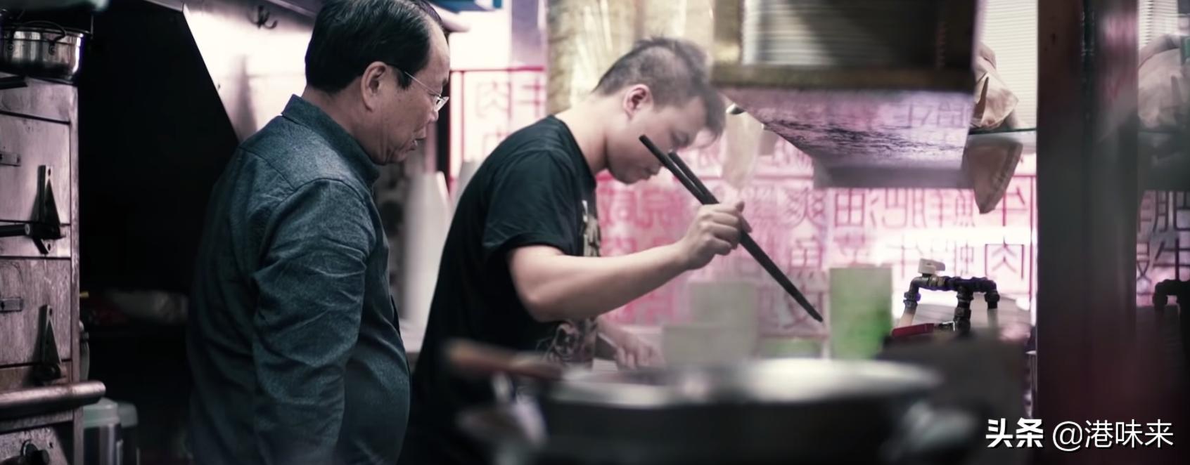 客人没钱老板直接请吃饭，打拼37年拥5间店云吞面照卖29港币