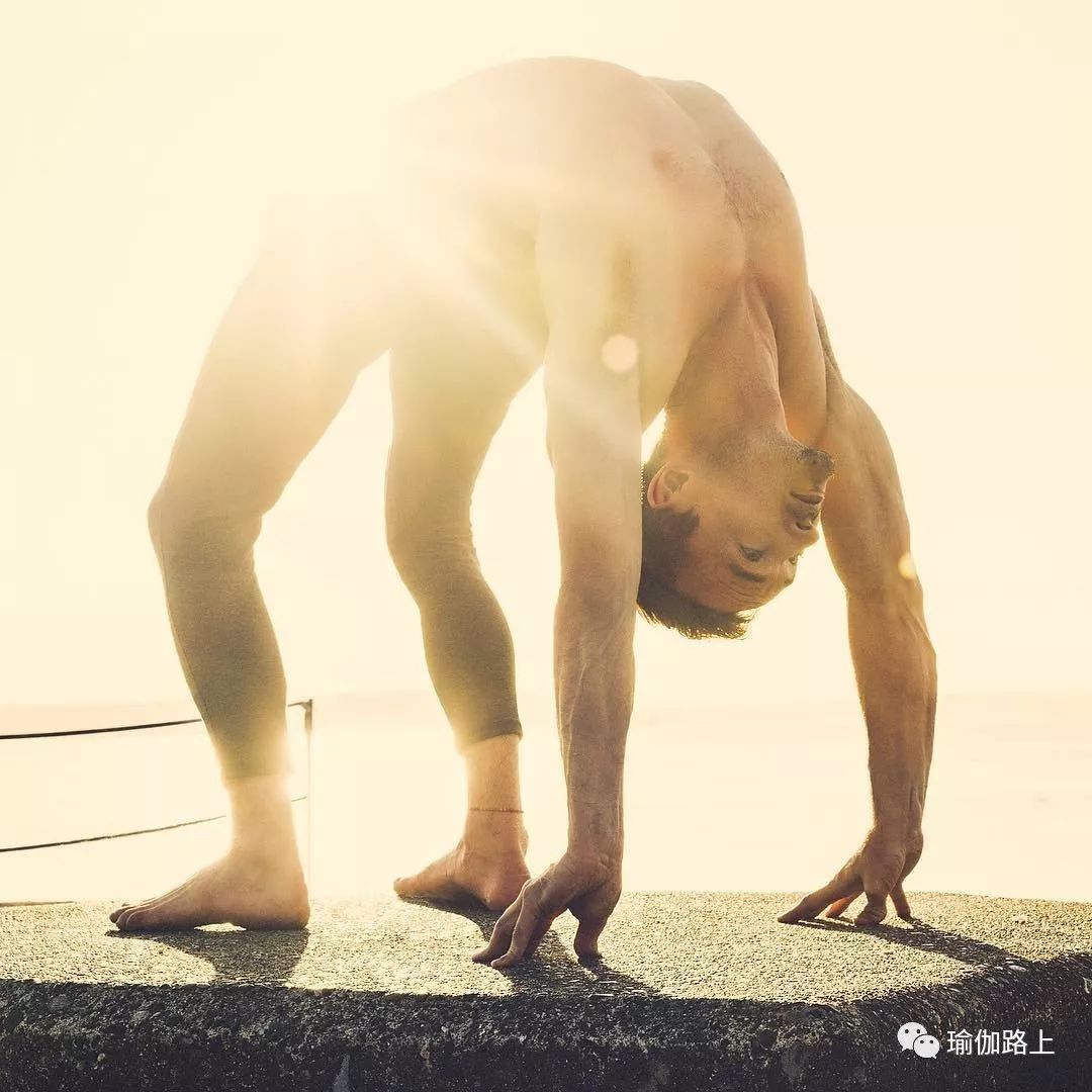 瑜伽超酷男人,练瑜伽的男人很帅