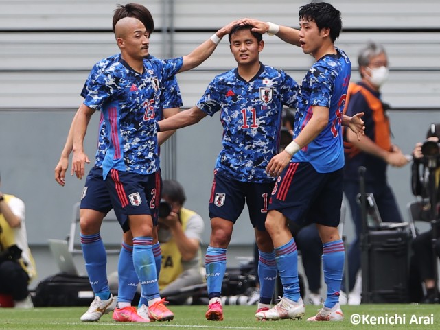 日本4-1击败德国队全程,日本2-1击败西班牙队国足反应