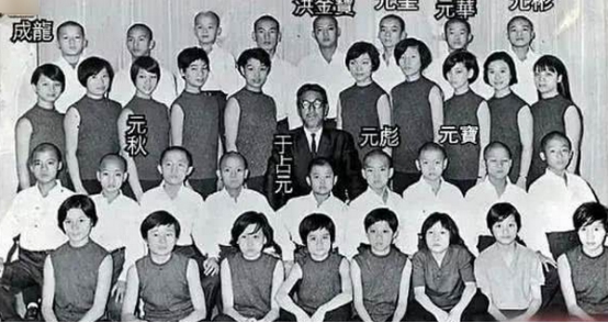 洪金宝讲成龙周星驰,敢称呼成龙大鼻子的人