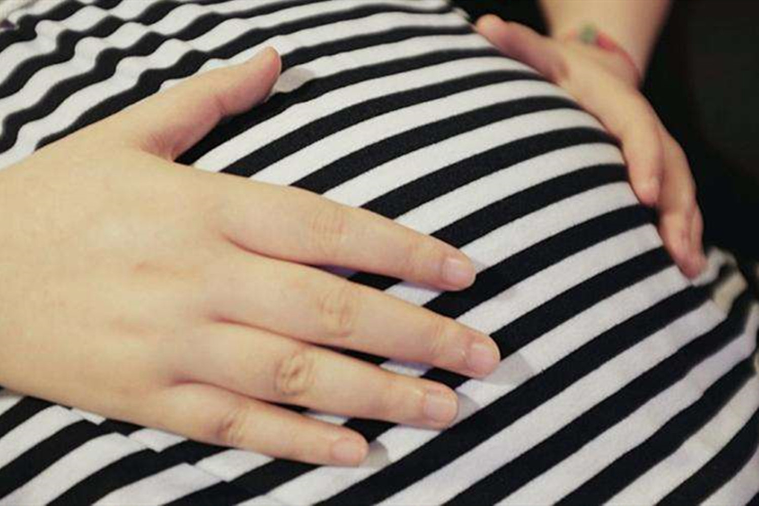 孕期腹部跳动是心跳吗,打嗝似的跳动是胎动么