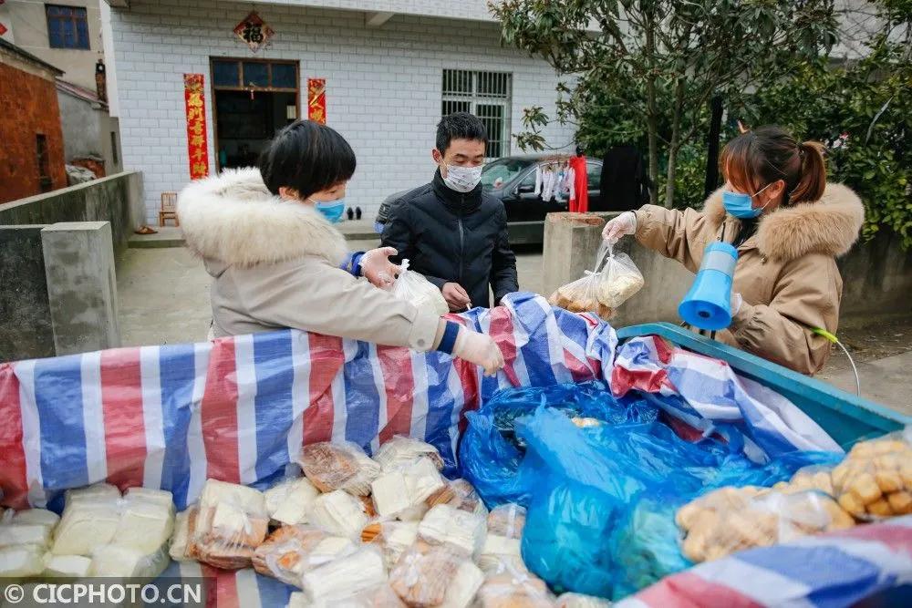 新华社丨铜陵村民不出门“代购”送上门
