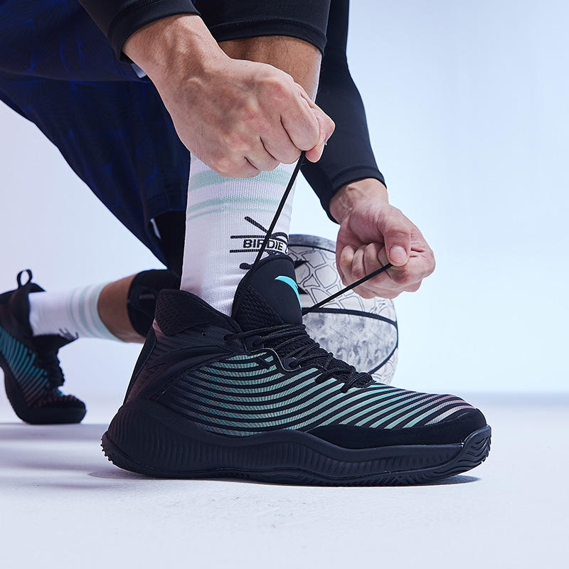 李宁跟安踏哪一个更值得入手,李宁安踏新款