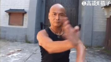 64岁“金轮法王”刘家辉与欧阳震华相聚，中风后因钱财与妻儿决裂