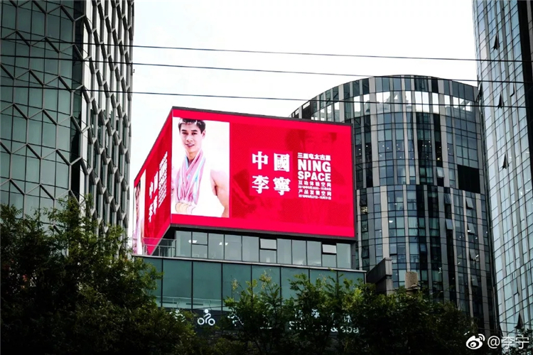 以前对我爱答不理现在后悔不已,之前对我爱答不理现在高攀不起