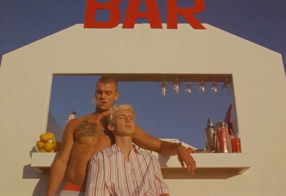 从Troye的男朋友到MariahCarey的小男宠，这个男模真厉害！