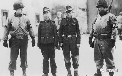 在电影中的希特勒和他的“骑士团”