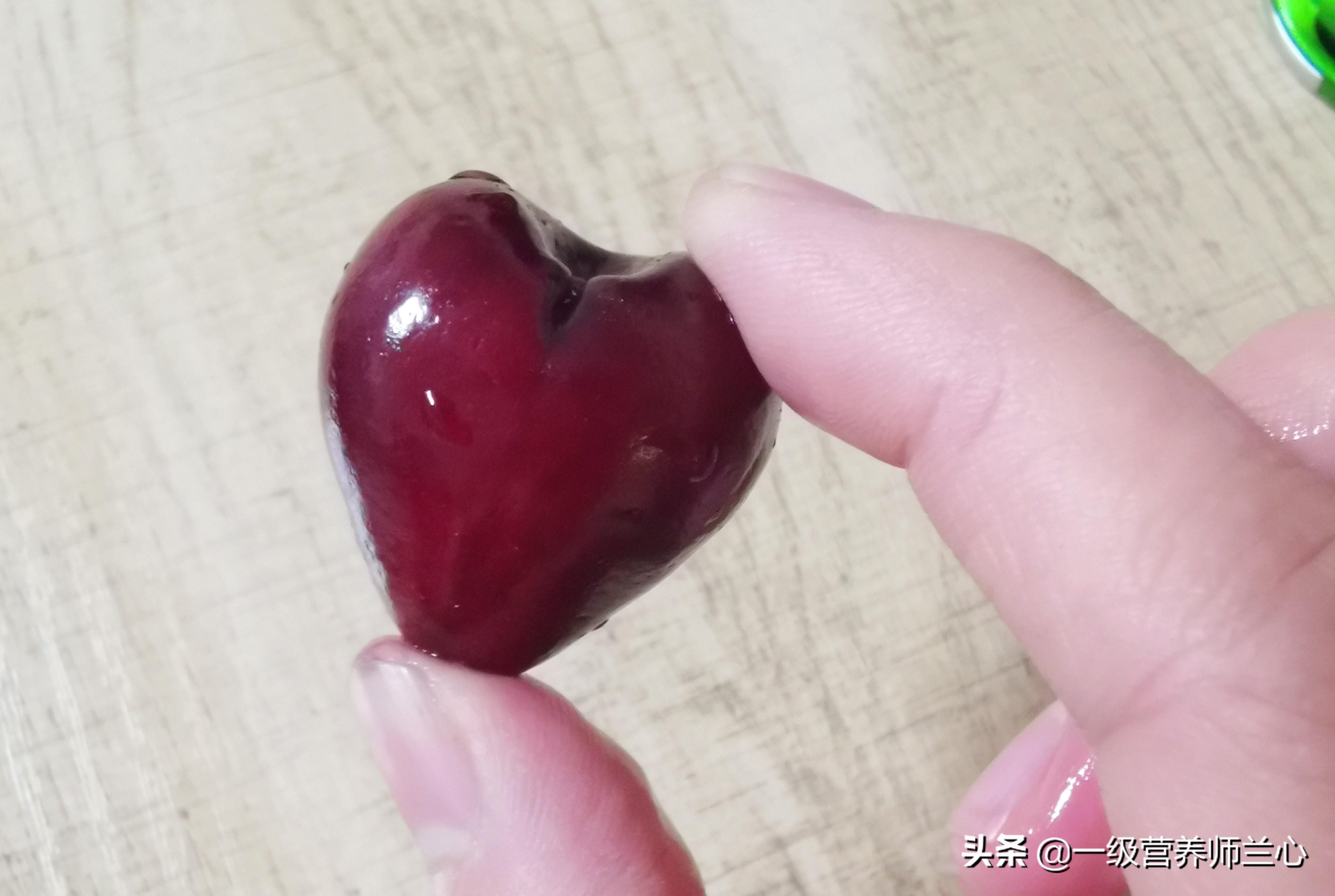 *口车进**厘子漂洋过海20多天不坏,都是防腐剂的功劳?吃时要小心