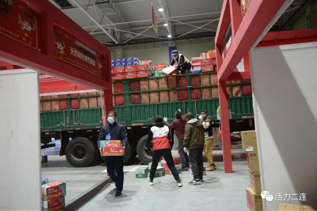 支援二连浩特疫情车队视频,抗击疫情爱心物资车队