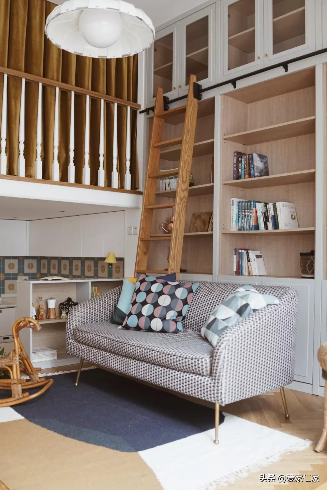 她买下32㎡上海老旧学区房，为女儿打造小桃园，20㎡超舒适大庭院