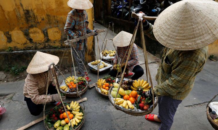 在越南被当地美女递“东西”？过来人警告：千万别接，后悔莫及