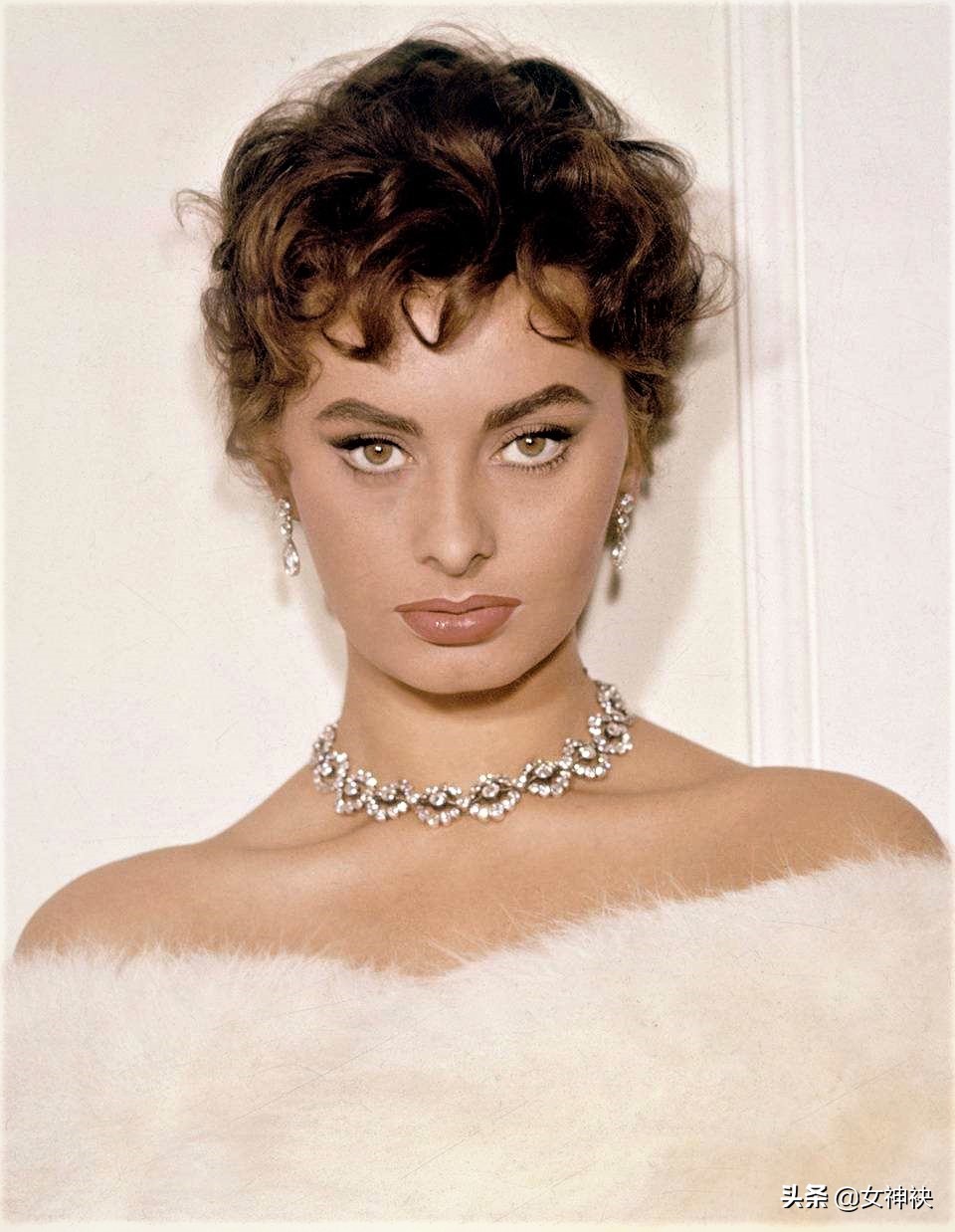 意大利国宝明星:性感不输梦露,演技碾压赫本,因婚姻被祖国驱逐