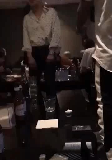 夜店牵手女网红,他也人设崩塌了?