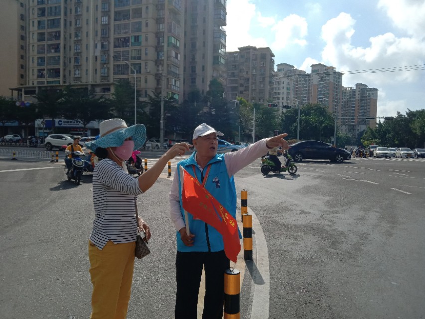 做交通协管员一天13个小时的酸甜苦辣