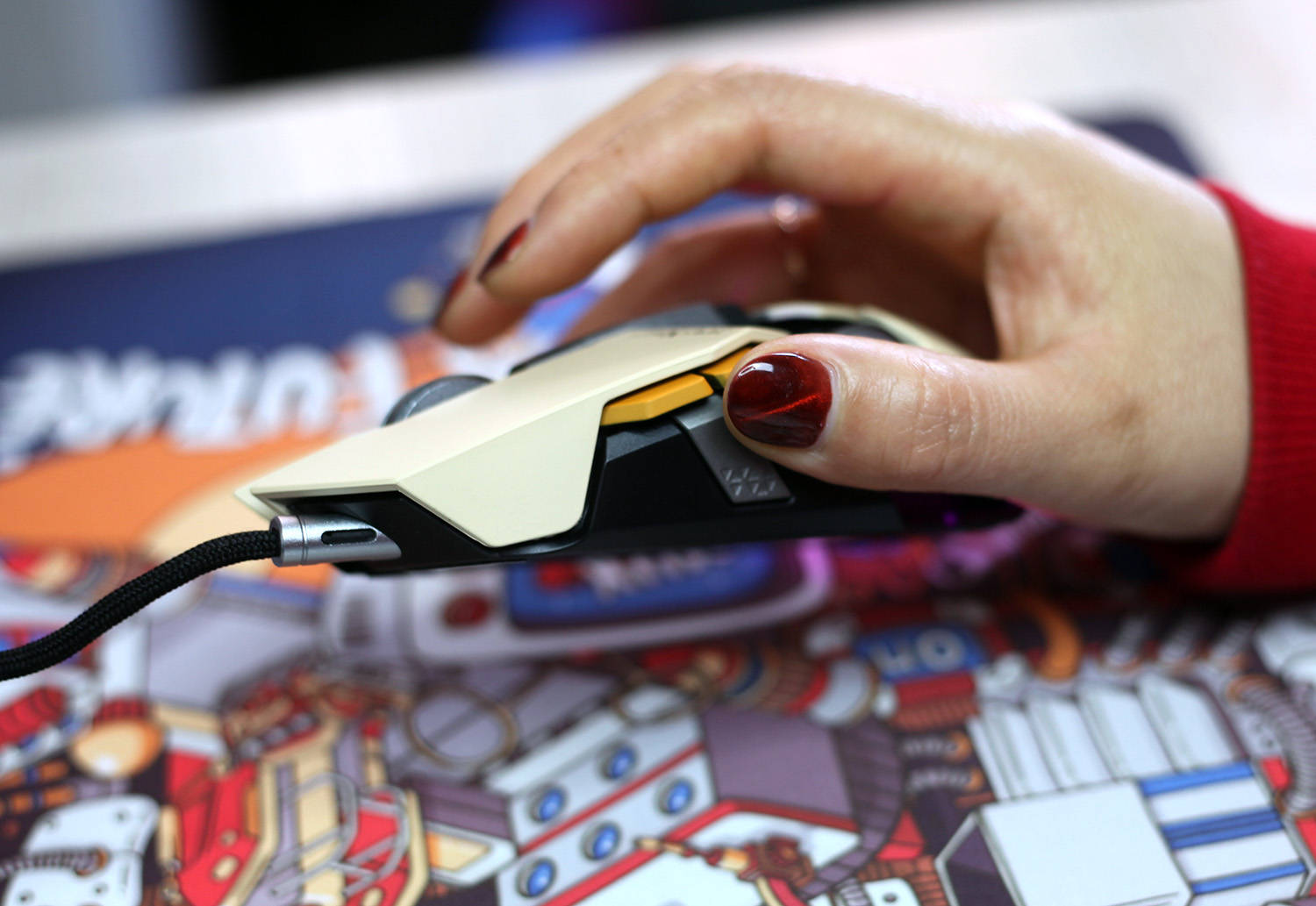 贱驴112w鼠标评测,电竞鼠标黑透